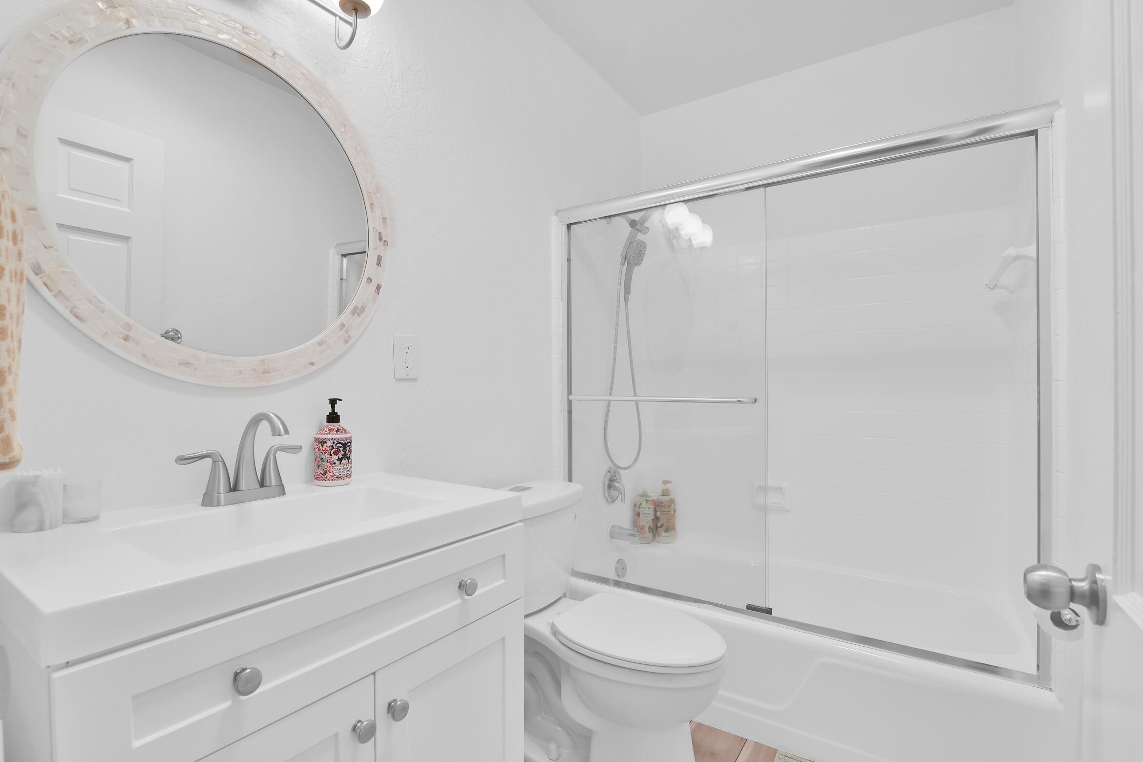 770 East Camino, Unit 30 Boca Raton, FL 33432 - Photo 32 of 43 Guest Barthroom
