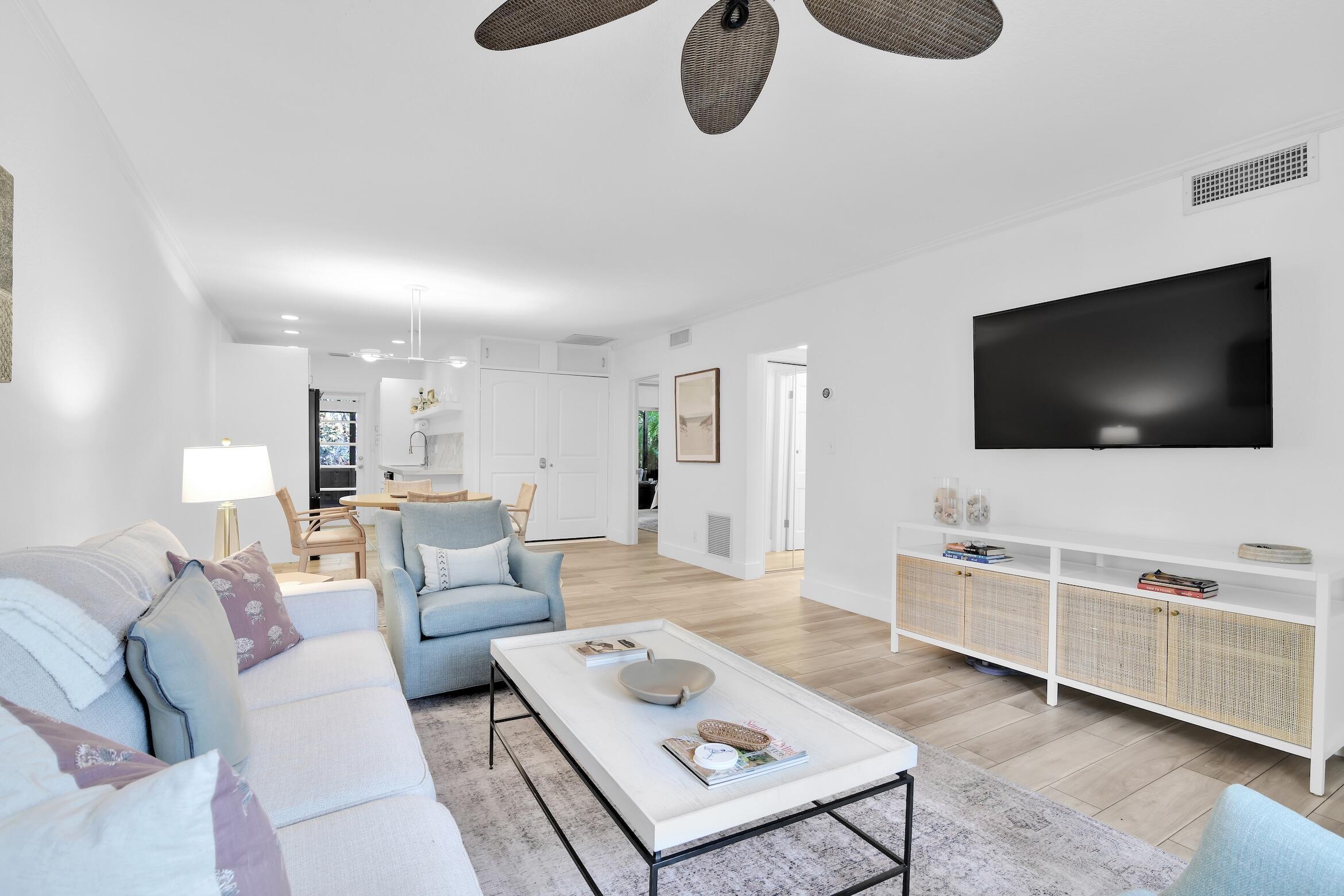 770 East Camino, Unit 30 Boca Raton, FL 33432 - Photo 5 of 43 Living Room