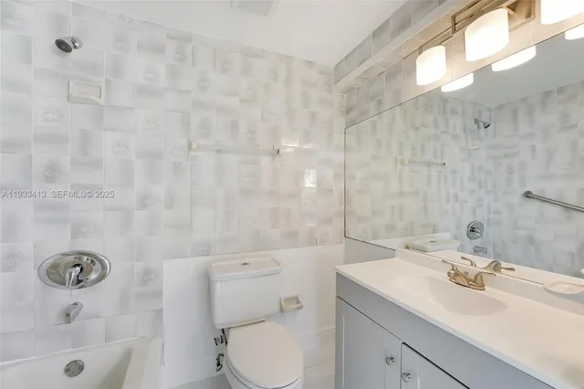 $2,300 | 777 Southwest 9th Avenue, Unit 203, Miami, FL 33130