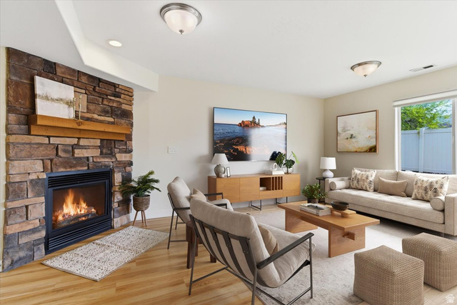 2082 Evans Cove Loop Layton, UT 84041 - Photo 3 of 25 Virtual staged living room