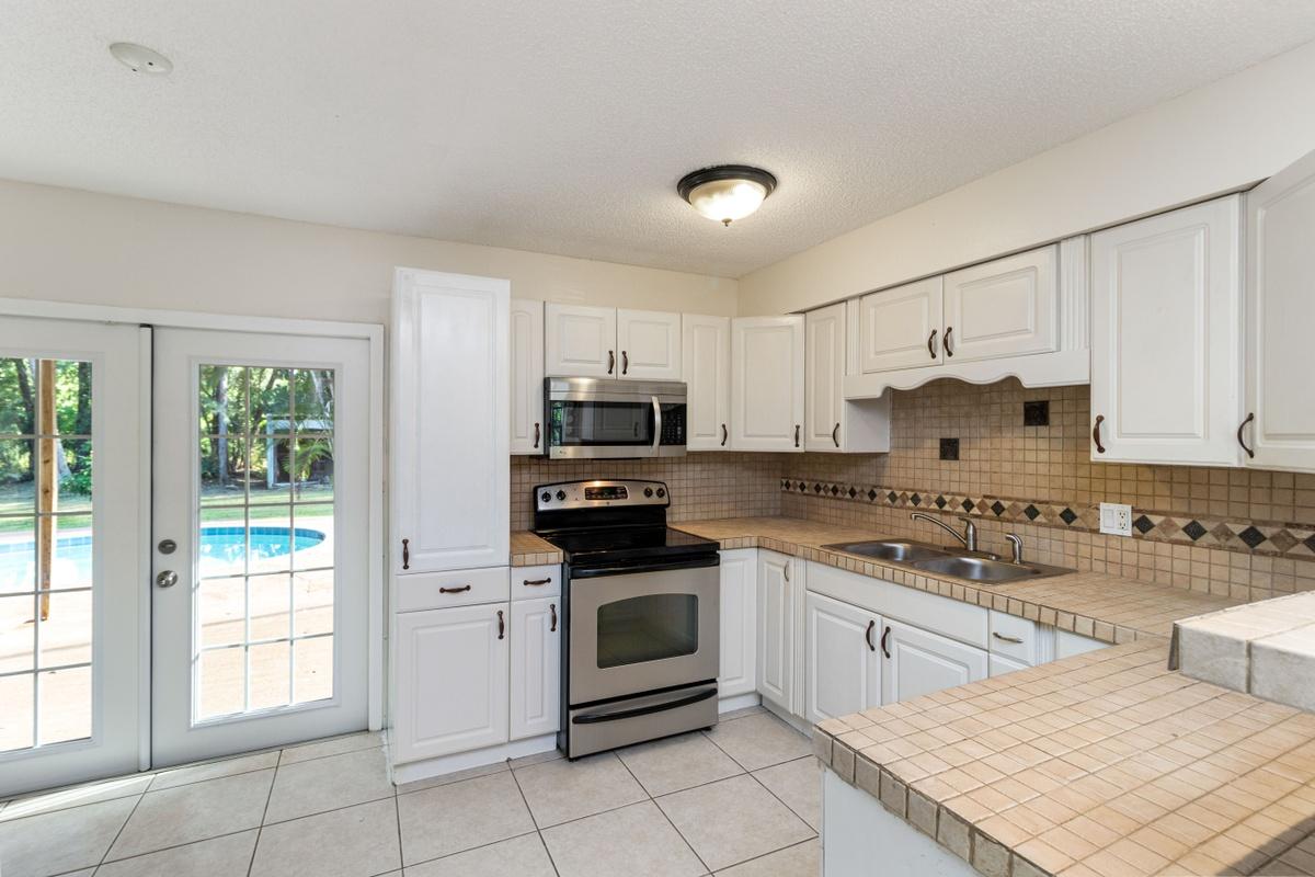 12310 55th Road North Royal Palm Beach, FL 33411 - Photo 5 of 28 Kitchen to Outside