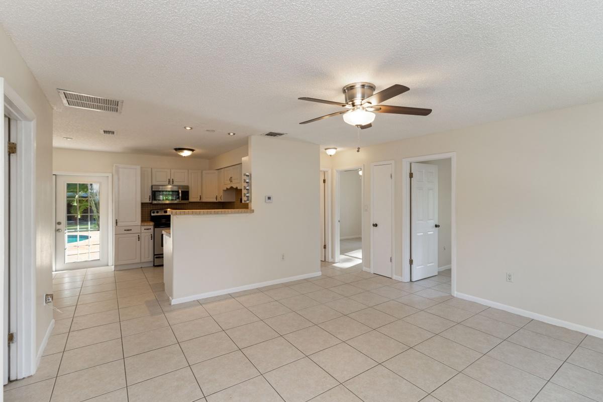 12310 55th Road North Royal Palm Beach, FL 33411 - Photo 7 of 28 Living Room