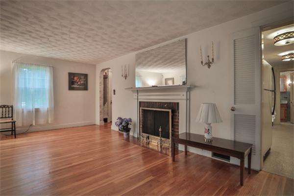 404 Davis Road Bedford, MA 01730 - Photo 4 of 18 Gallery Image 4