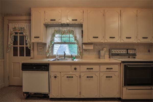 404 Davis Road Bedford, MA 01730 - Photo 6 of 18 Gallery Image 6