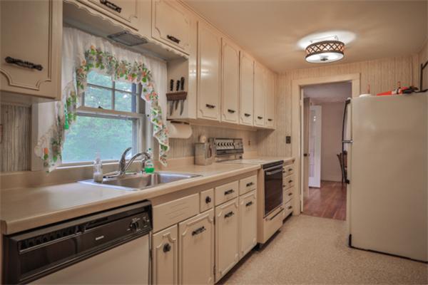 404 Davis Road Bedford, MA 01730 - Photo 7 of 18 Gallery Image 7