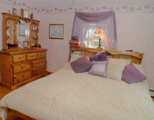 136 Old Mendon Road Cumberland, RI 02864 - Photo 3 of 8
