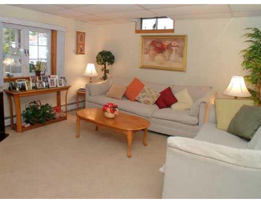 136 Old Mendon Road Cumberland, RI 02864 - Photo 7 of 8