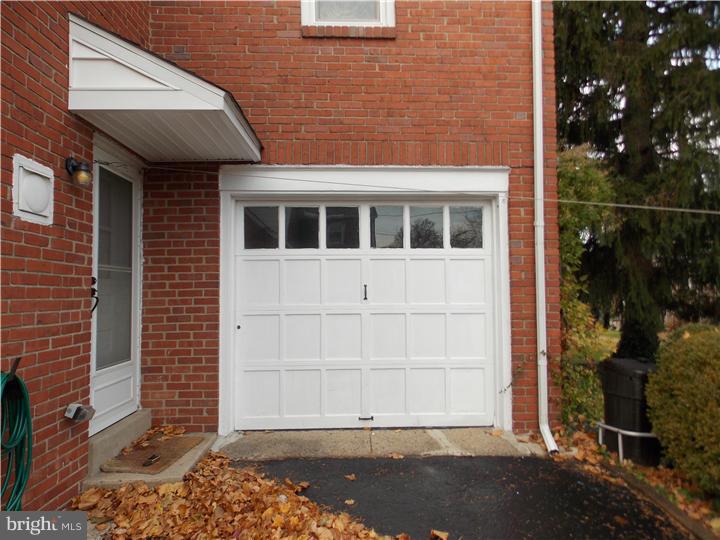 919 Providence Road Springfield, PA 19064 - Photo 23 of 25 Garage