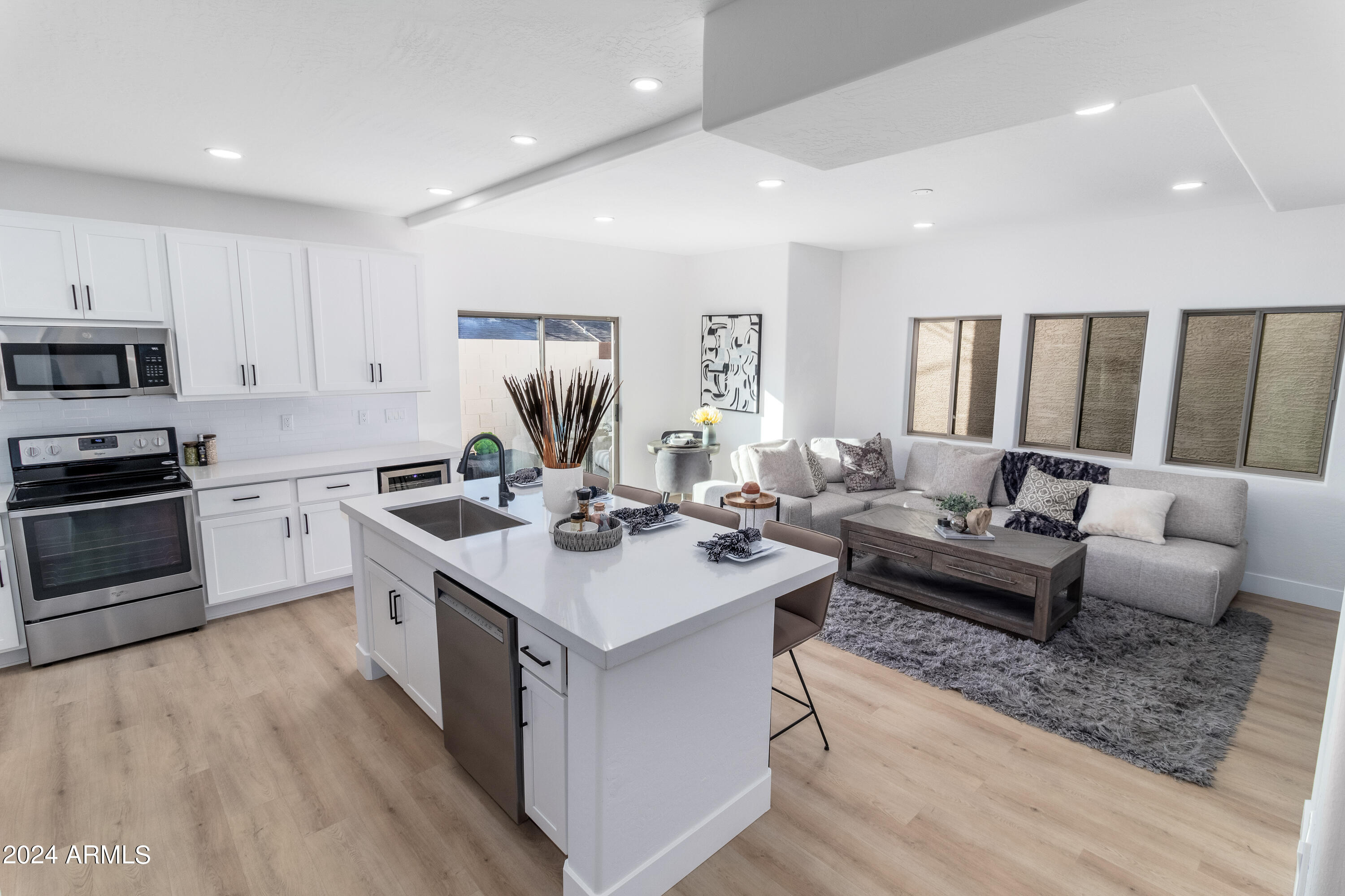 3034 North 39th Street, Unit 12 Phoenix, AZ 85018 - Photo 1 of 29 3034 N 39th St - 05