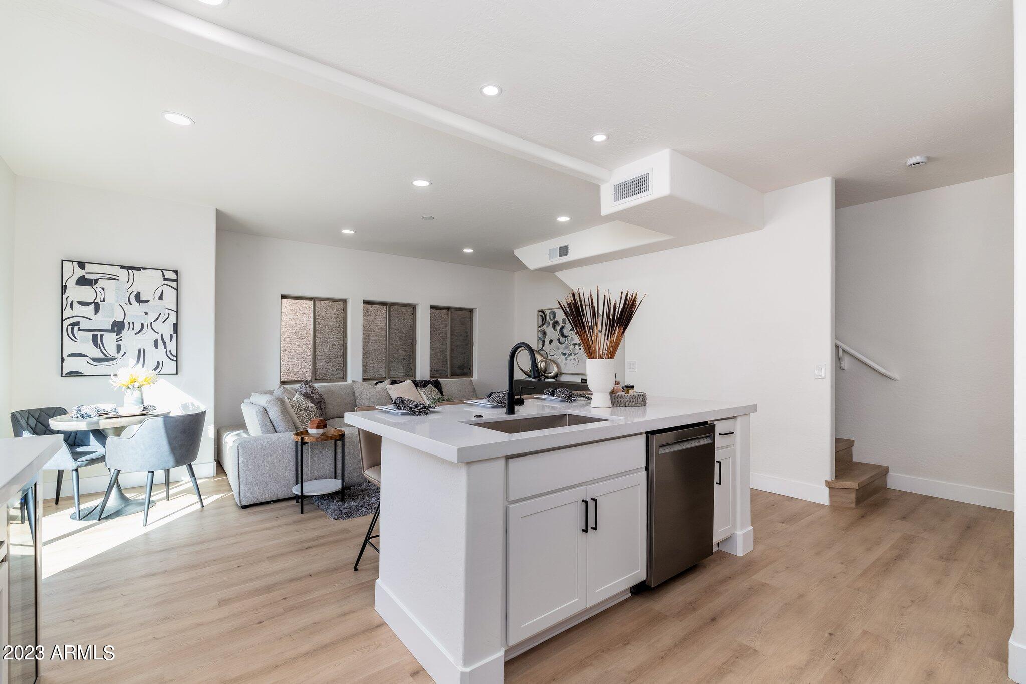 3034 North 39th Street, Unit 12 Phoenix, AZ 85018 - Photo 11 of 29 3034 N 39th St - 08