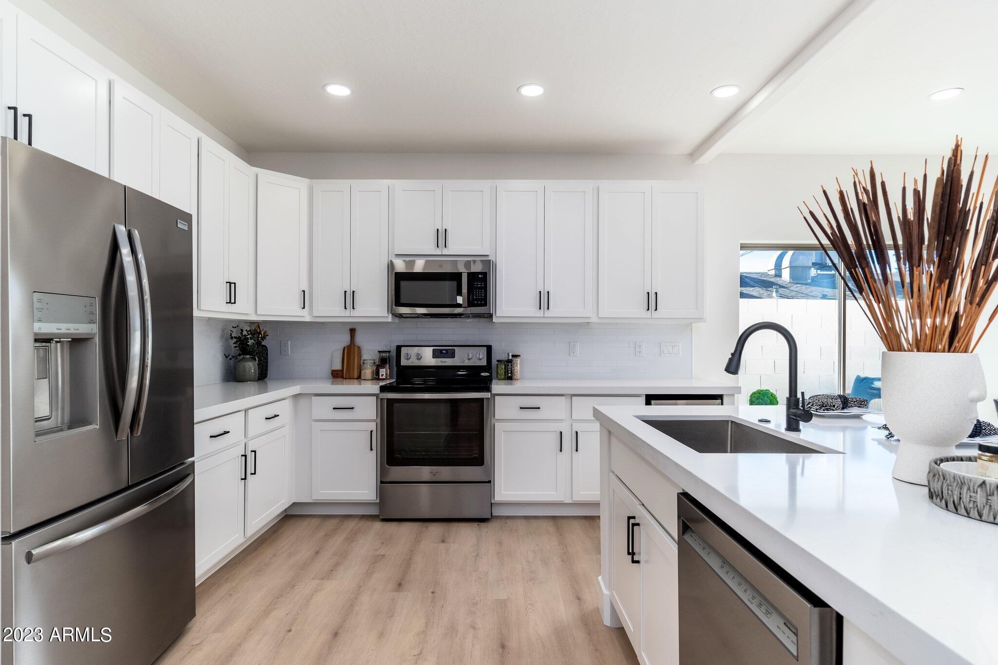 3034 North 39th Street, Unit 12 Phoenix, AZ 85018 - Photo 12 of 29 3034 N 39th St - 06