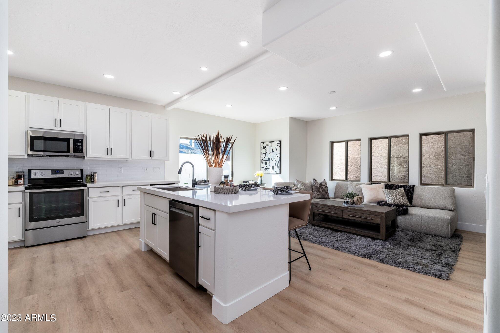 3034 North 39th Street, Unit 12 Phoenix, AZ 85018 - Photo 4 of 29 3034 N 39th St - 03