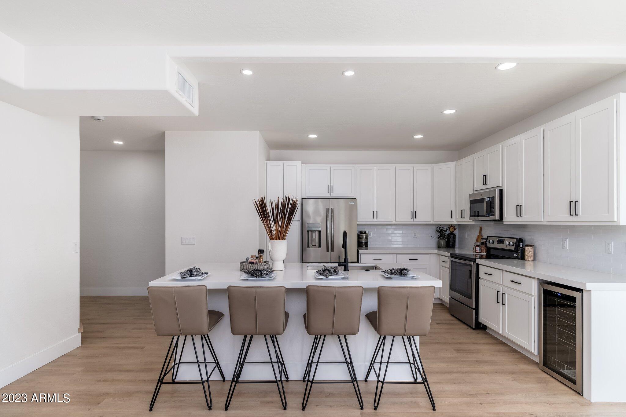 3034 North 39th Street, Unit 12 Phoenix, AZ 85018 - Photo 5 of 29 3034 N 39th St - 05