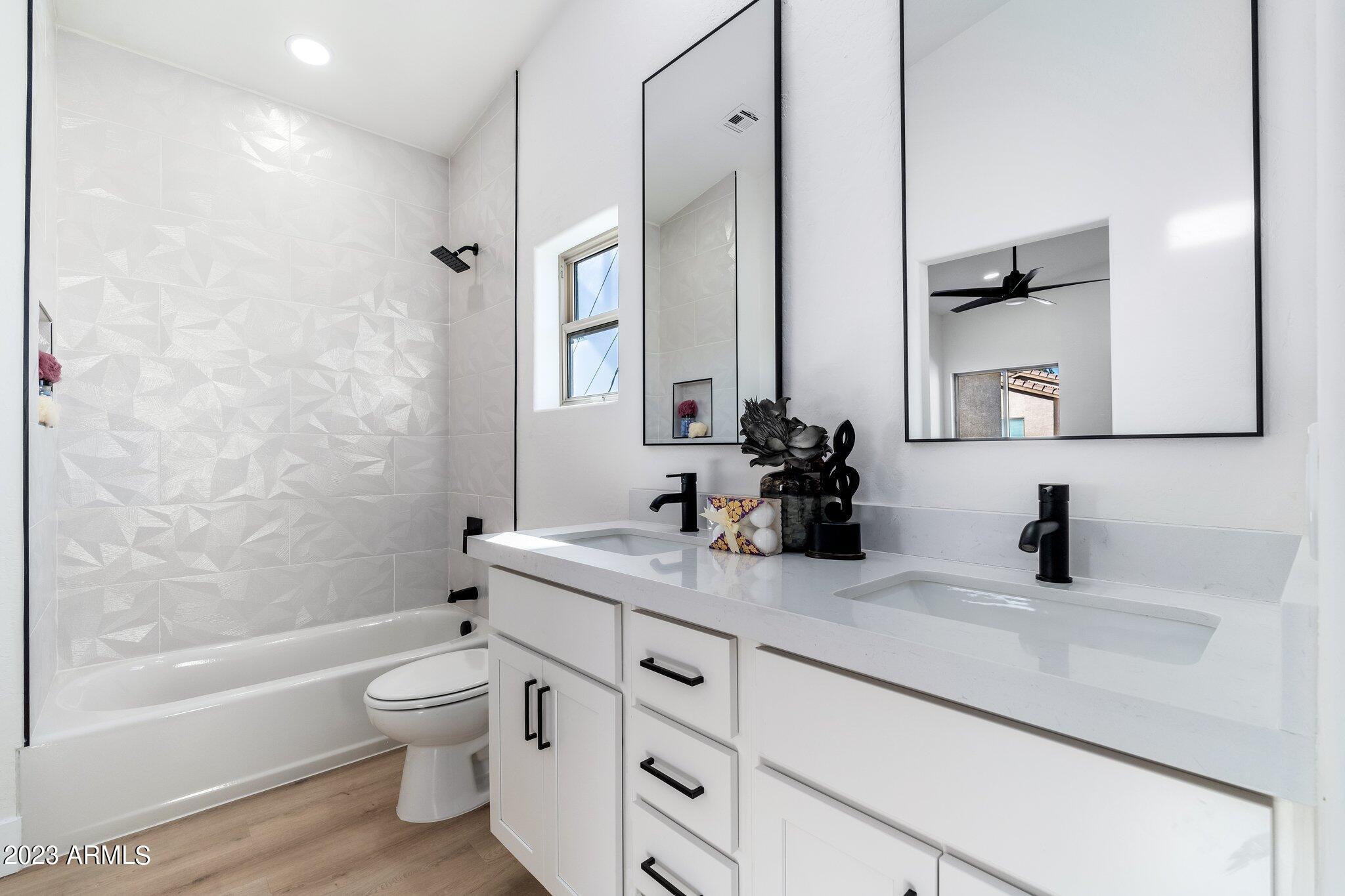 3034 North 39th Street, Unit 12 Phoenix, AZ 85018 - Photo 7 of 29 3034 N 39th St - 22