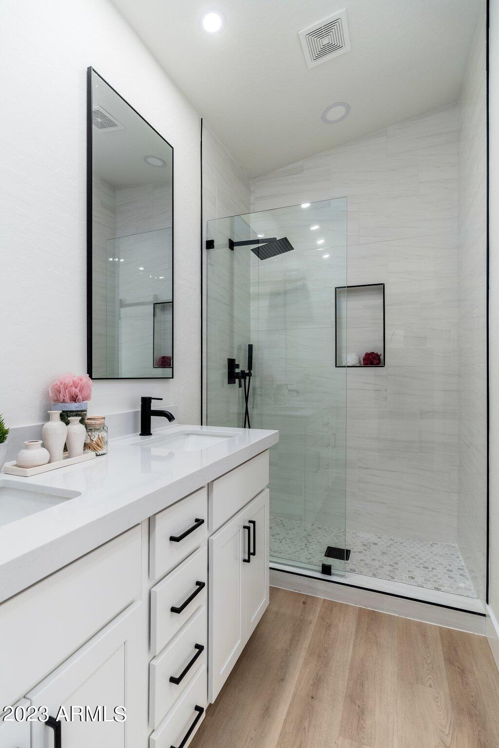 3034 North 39th Street, Unit 12 Phoenix, AZ 85018 - Photo 8 of 29 3034 N 39th St - 18