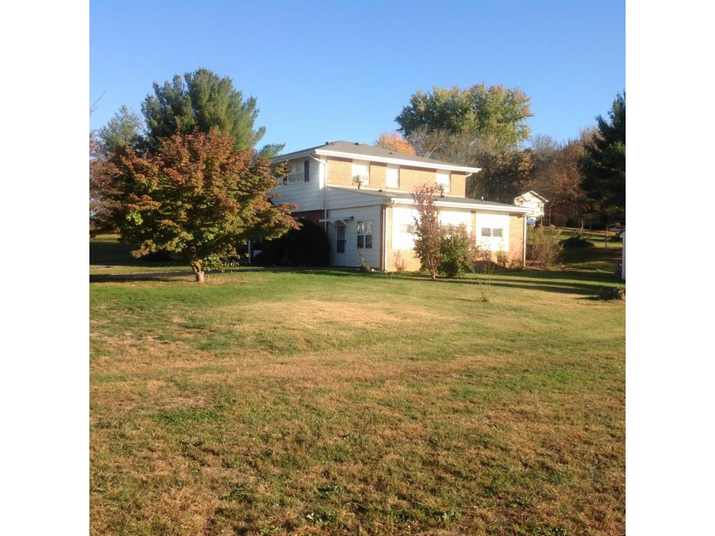 1063 Smalling Road Johnson City, TN 37601 - Photo 3 of 23 Photo 3