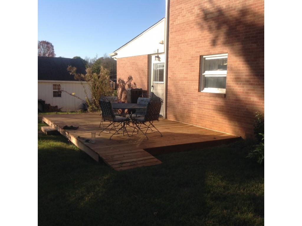 1063 Smalling Road Johnson City, TN 37601 - Photo 4 of 23 Back deck