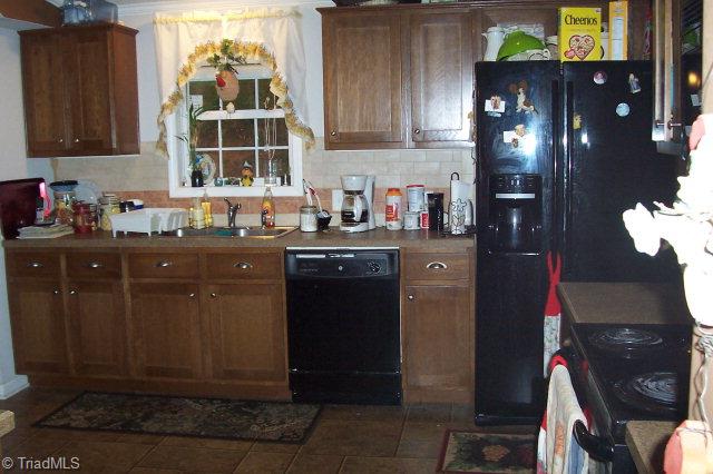 1037 Blackburn Hollow Road Purlear, NC 28665 - Photo 4 of 12 Gallery Image 4