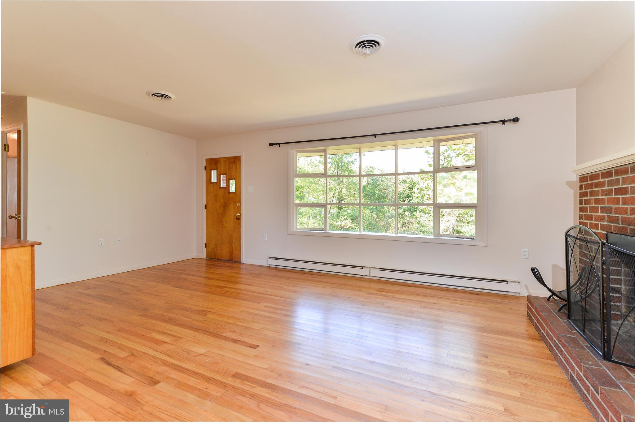 79 Algonquin Road North East, MD 21901 - Photo 3 of 20 Living Room