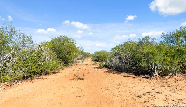 $720,000 | 2198 Cr 653 Devine Tx 78016, Devine, TX 78016