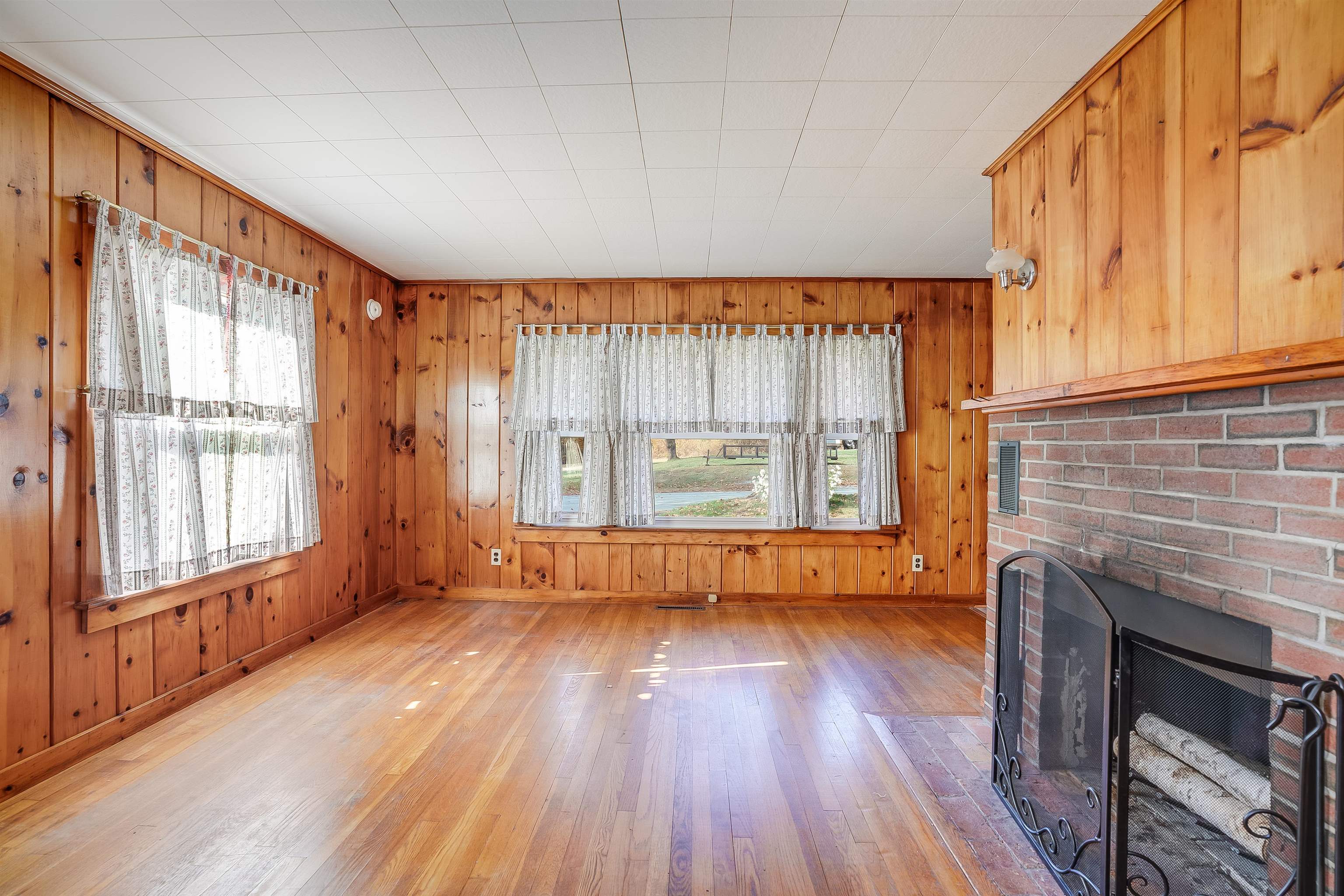 29 North Main Street Antrim, NH 03440 - Photo 10 of 46