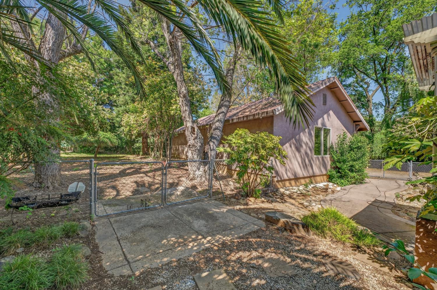 10665 Mt Vernon Road Auburn, CA 95603 - Photo 16 of 45 a backyard of a house with lots of green space