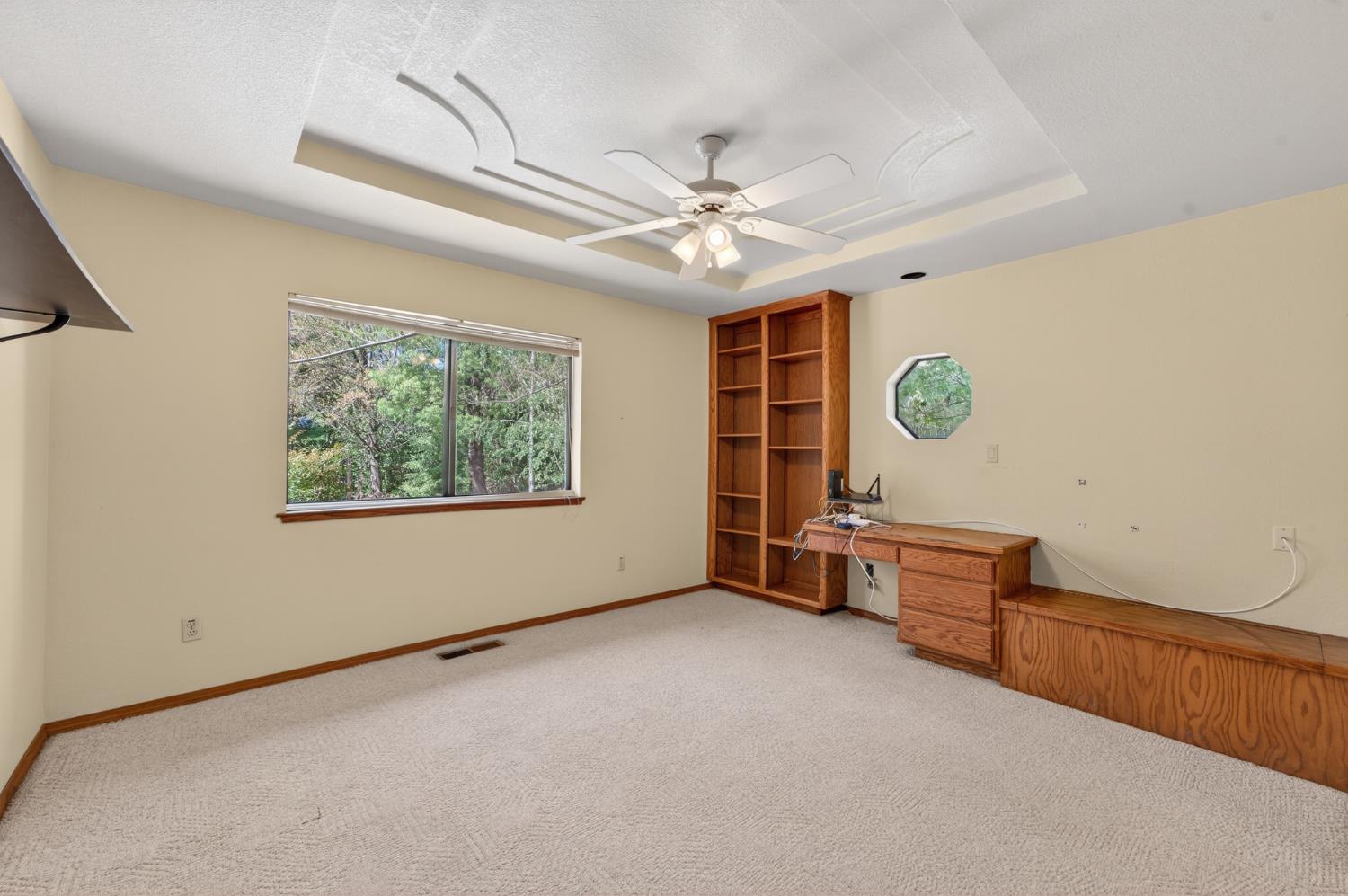 10665 Mt Vernon Road Auburn, CA 95603 - Photo 37 of 45 an empty room with windows and fan