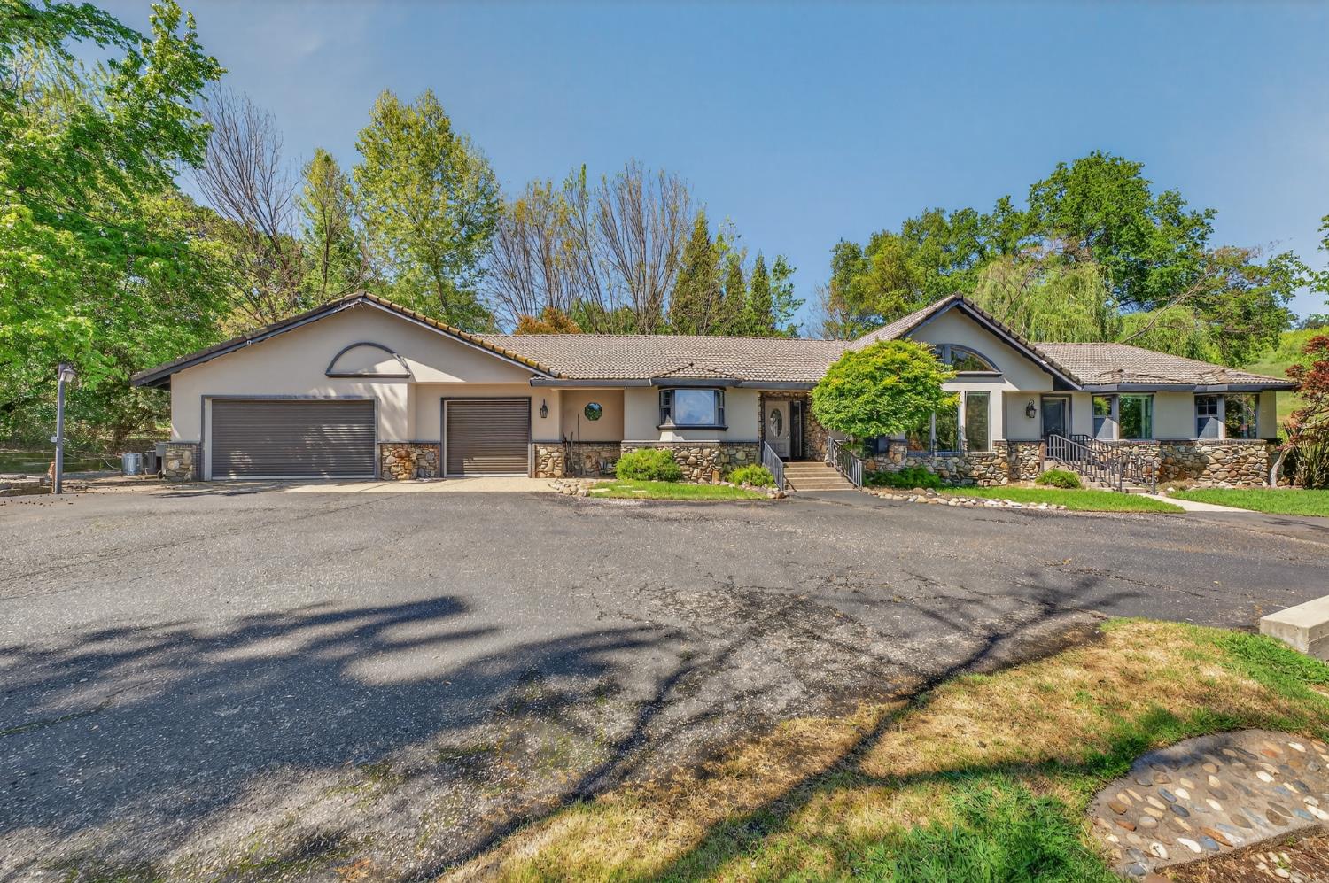 10665 Mt Vernon Road Auburn, CA 95603 - Photo 10 of 45 a front view of a house with garden