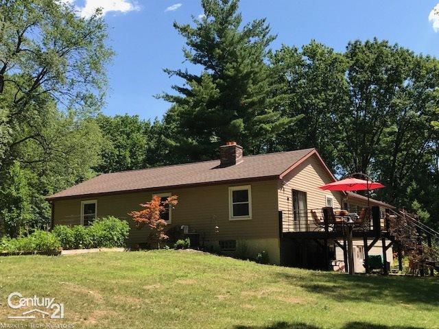 11176 North Pearson Road Utica, MI 48315 - Photo 5 of 48 Maintenance Free Exterior