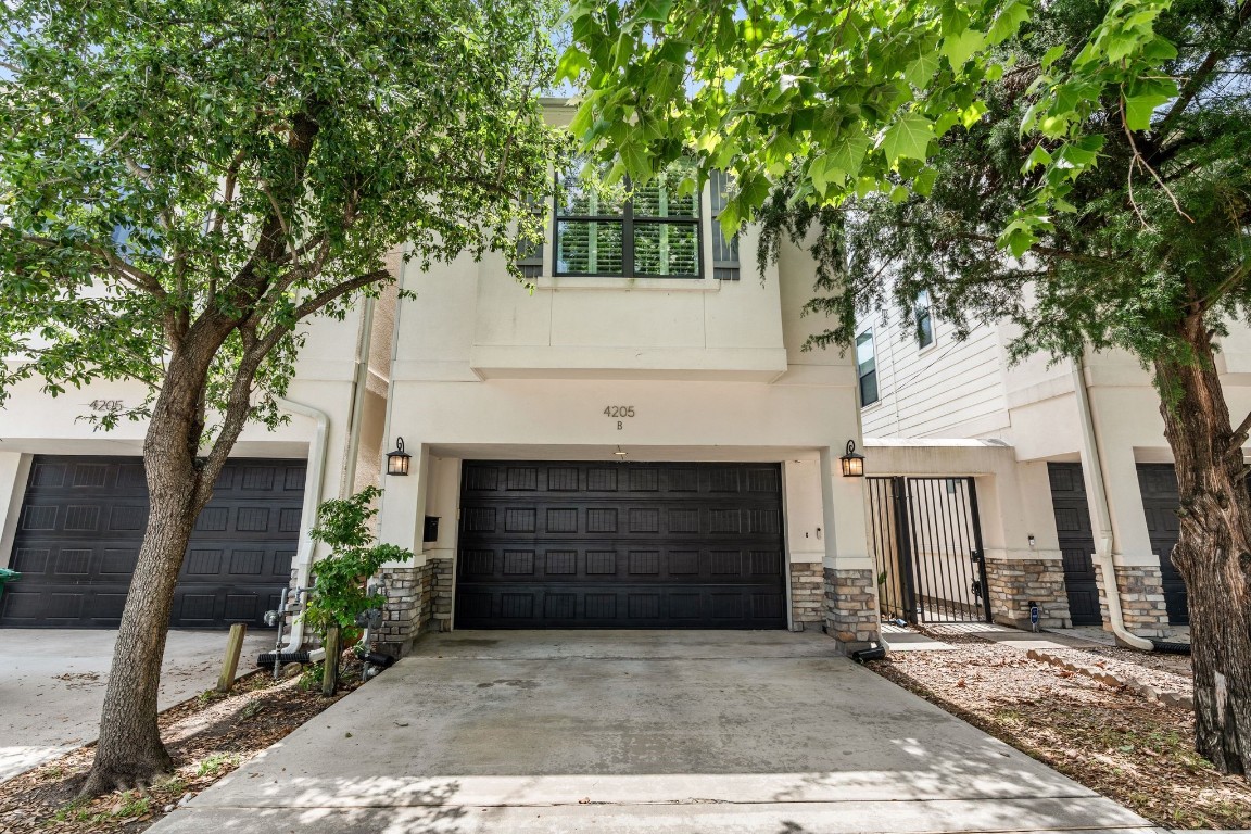 4205 Koehler Street, Unit B Houston, TX 77007 - Photo 1 of 28 a front view of a house with yard