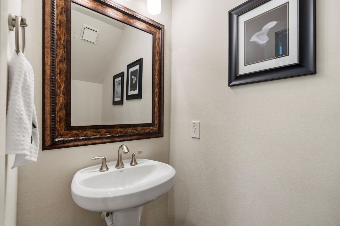 4205 Koehler Street, Unit B Houston, TX 77007 - Photo 11 of 28 a bathroom with a sink and a mirror
