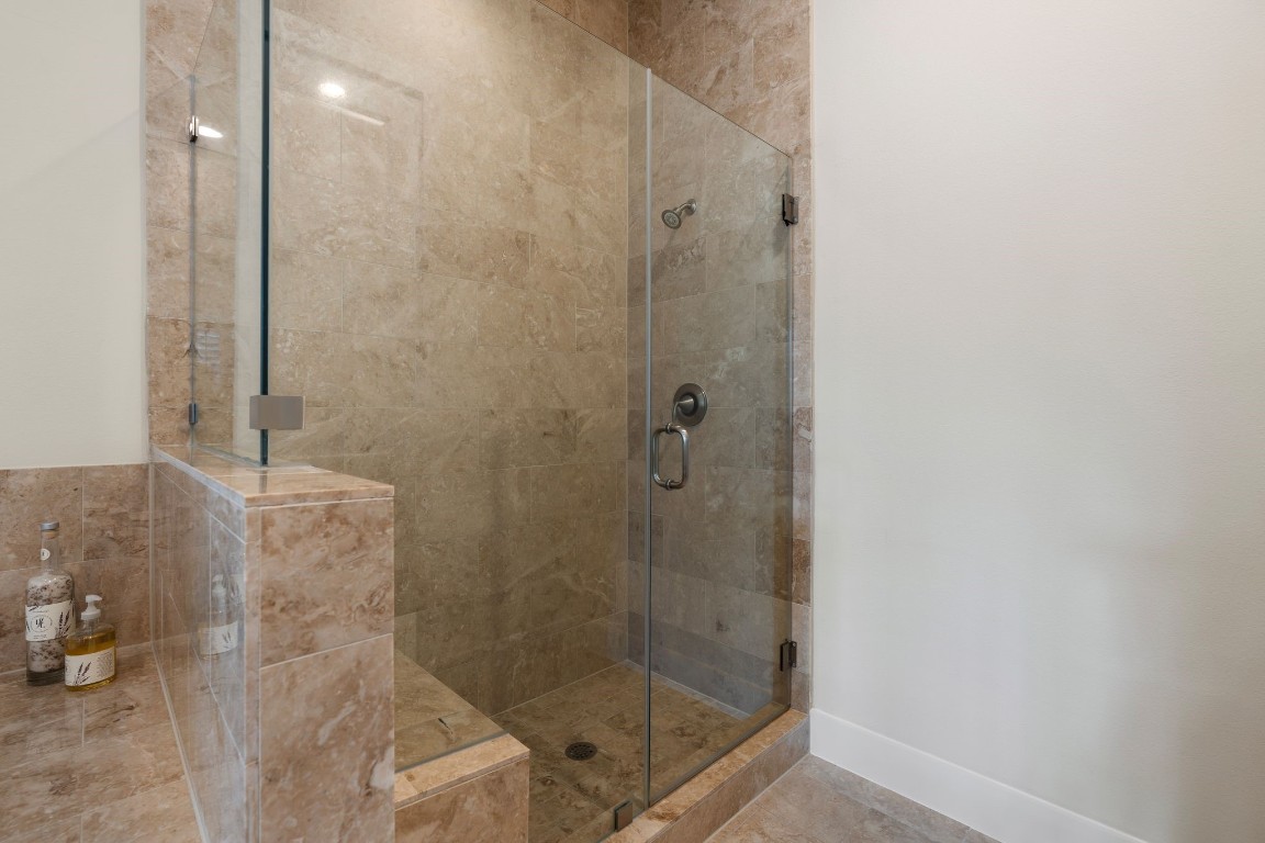 4205 Koehler Street, Unit B Houston, TX 77007 - Photo 16 of 28 a bathroom with a shower