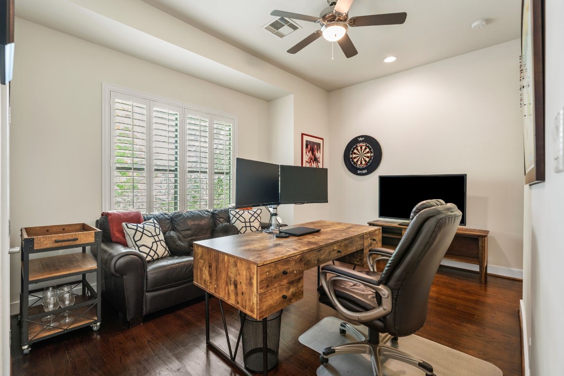 4205 Koehler Street, Unit B Houston, TX 77007 - Photo 22 of 28 a view of a livingroom with furniture and a window