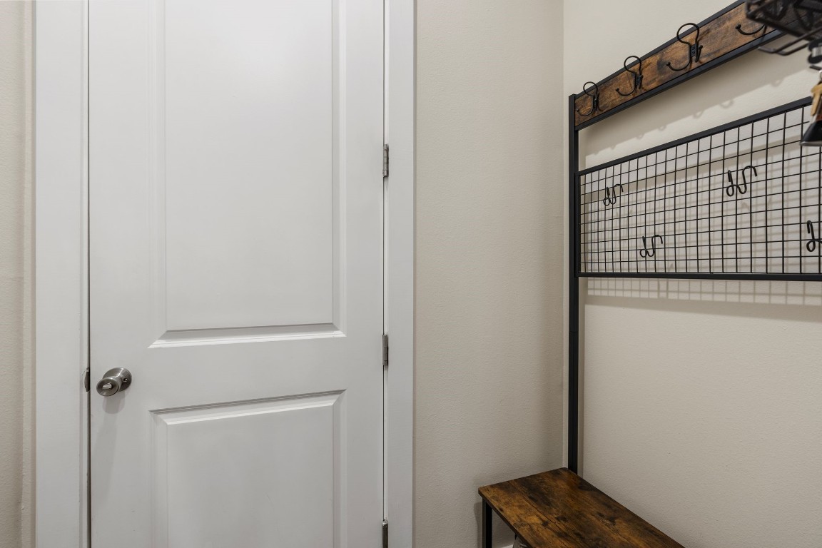 4205 Koehler Street, Unit B Houston, TX 77007 - Photo 27 of 28 a view of bathroom