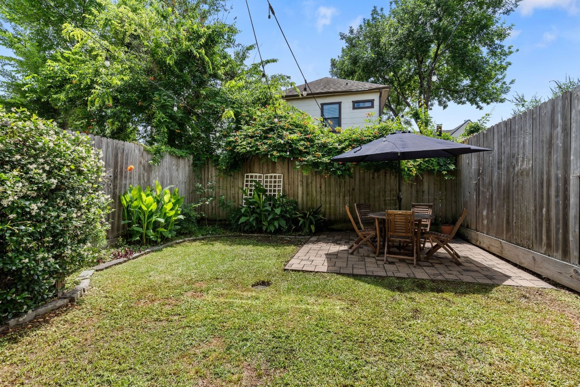 4205 Koehler Street, Unit B Houston, TX 77007 - Photo 10 of 28 a view of a chair and table in backyard of the house