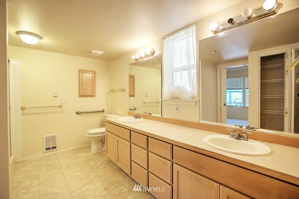 4423 Providence Point Place Southeast, Unit 2628 Issaquah, WA 98029 - Photo 14 of 18