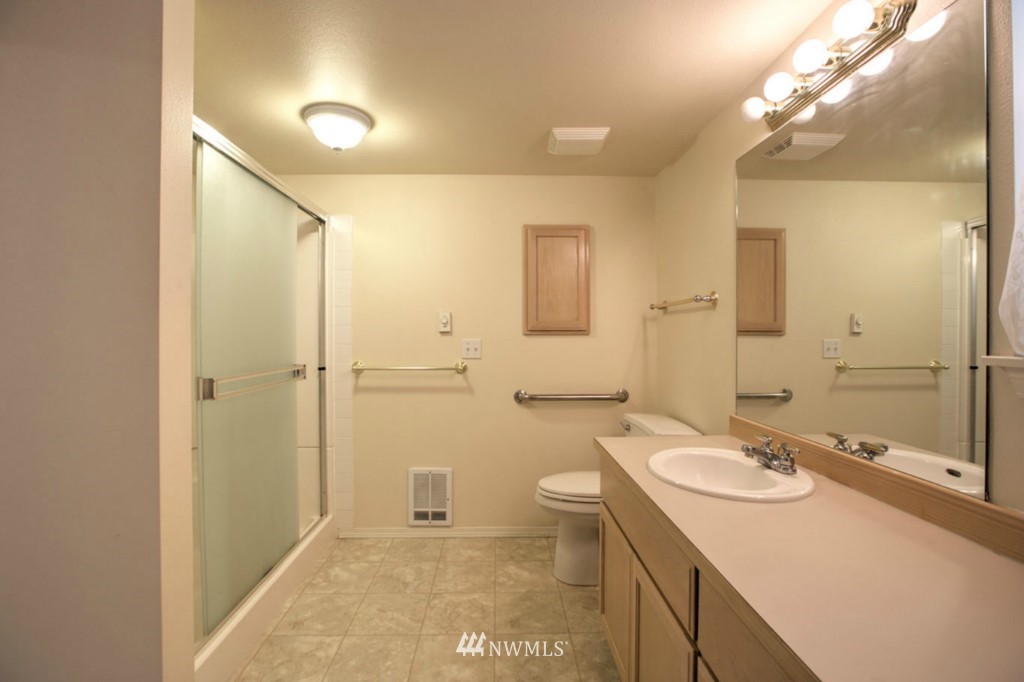 4423 Providence Point Place Southeast, Unit 2628 Issaquah, WA 98029 - Photo 15 of 18