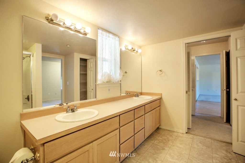 4423 Providence Point Place Southeast, Unit 2628 Issaquah, WA 98029 - Photo 16 of 18