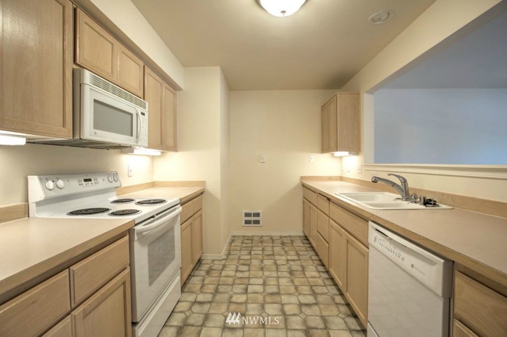 4423 Providence Point Place Southeast, Unit 2628 Issaquah, WA 98029 - Photo 8 of 18