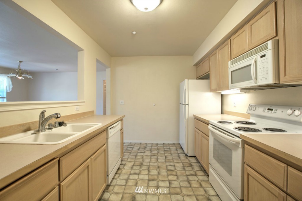 4423 Providence Point Place Southeast, Unit 2628 Issaquah, WA 98029 - Photo 9 of 18