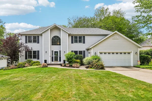 $749,900 | 5620 Spring Grove Drive, Solon, OH 44139