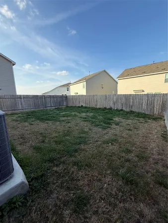 a view of a back yard