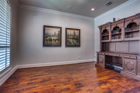 a view of a livingroom with furniture and closet
