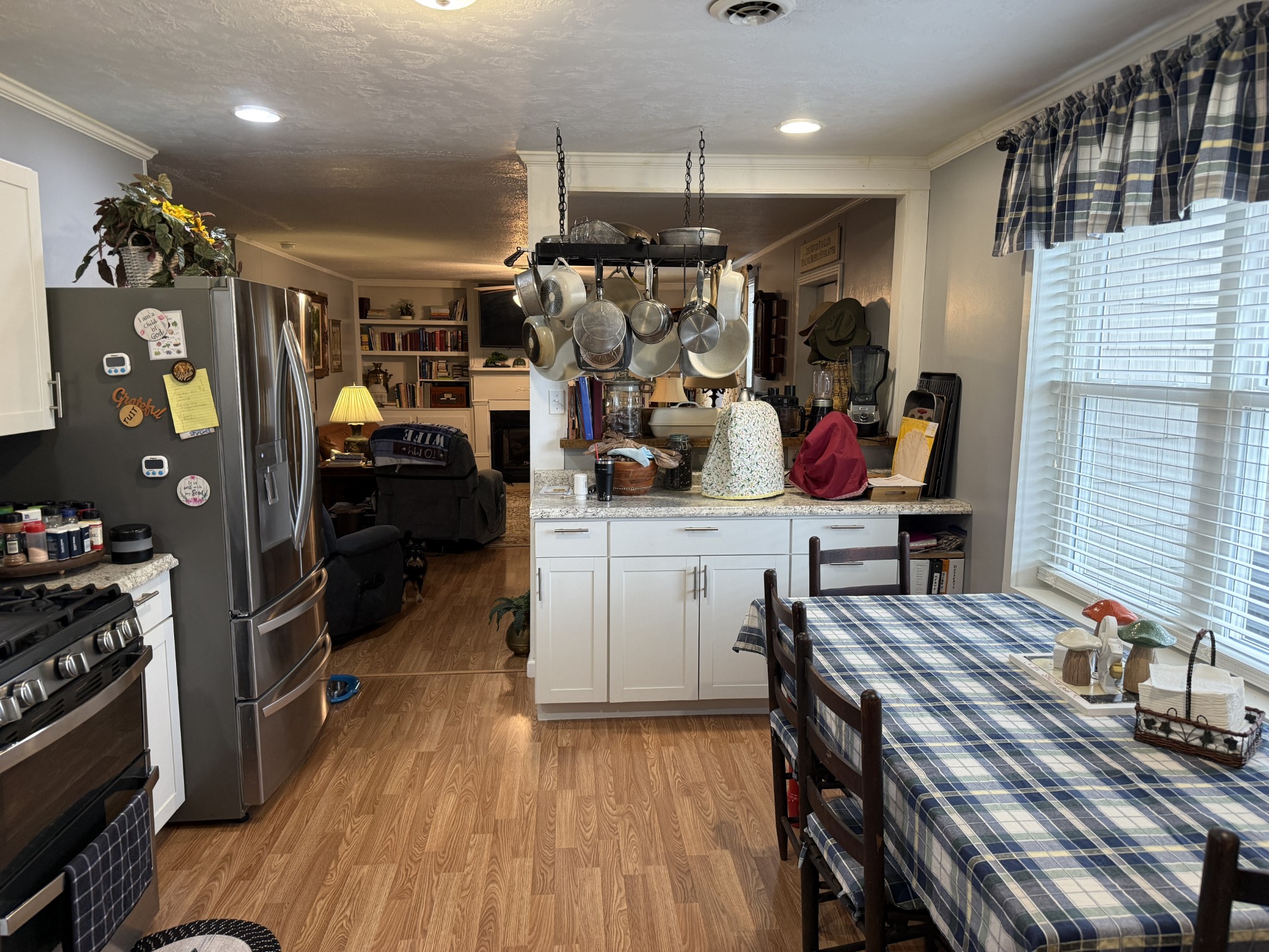 201 South Point Drive Camden, TN 38320 - Photo 25 of 30 a view of a chairs and table in a room