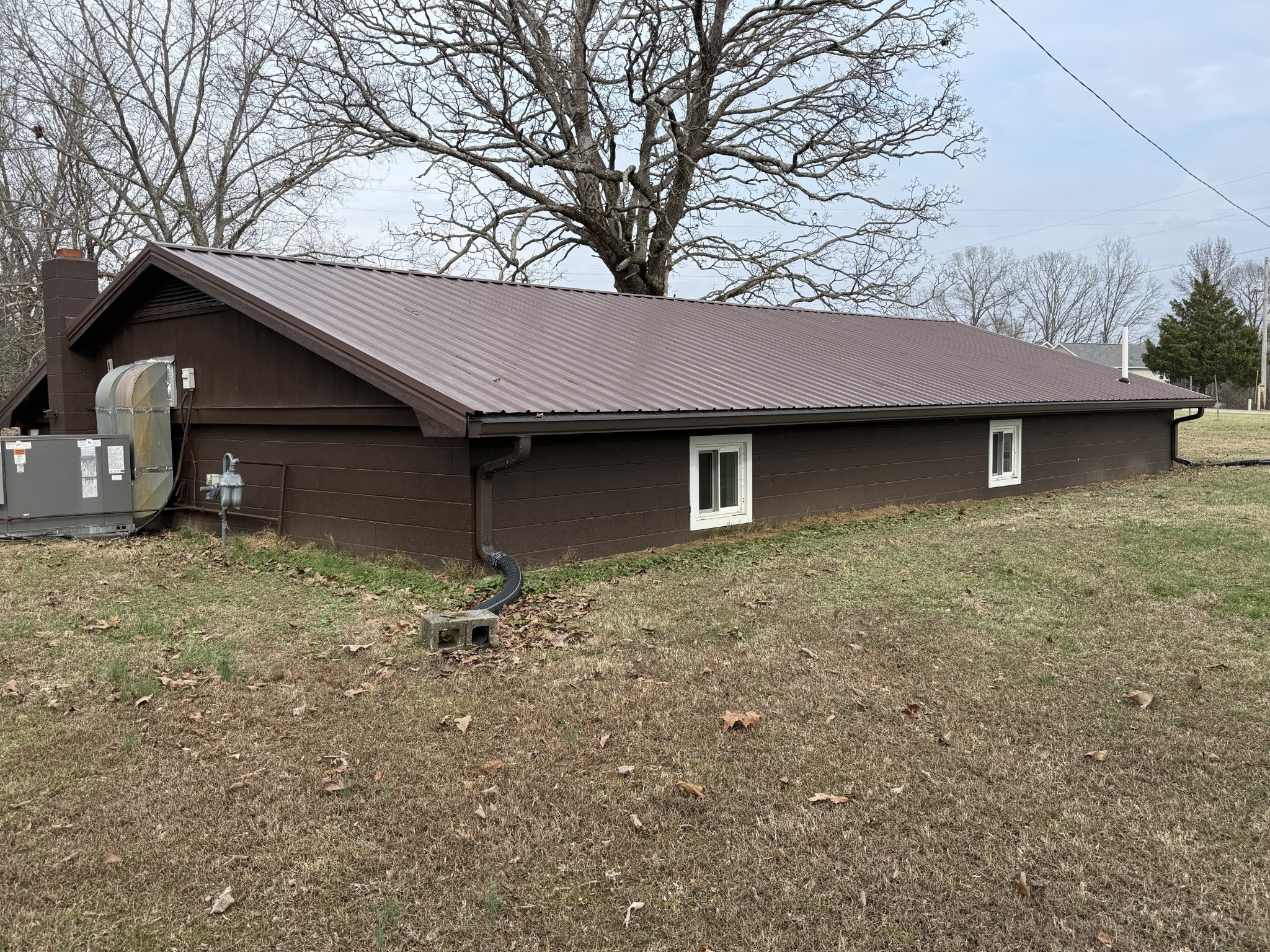 201 South Point Drive Camden, TN 38320 - Photo 4 of 30 a house that has a tree in front of it