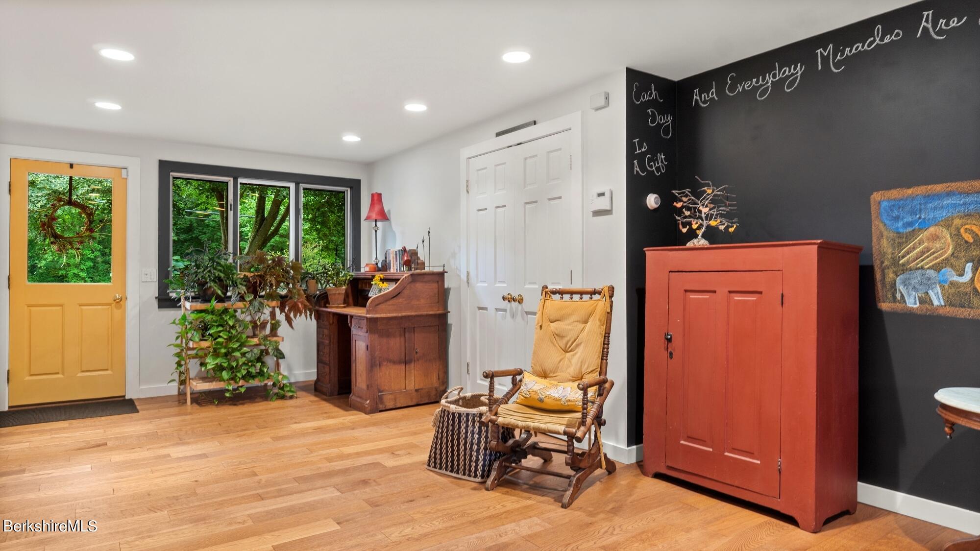 277 County Road Sheffield, MA 01230 - Photo 12 of 30 Entry Room