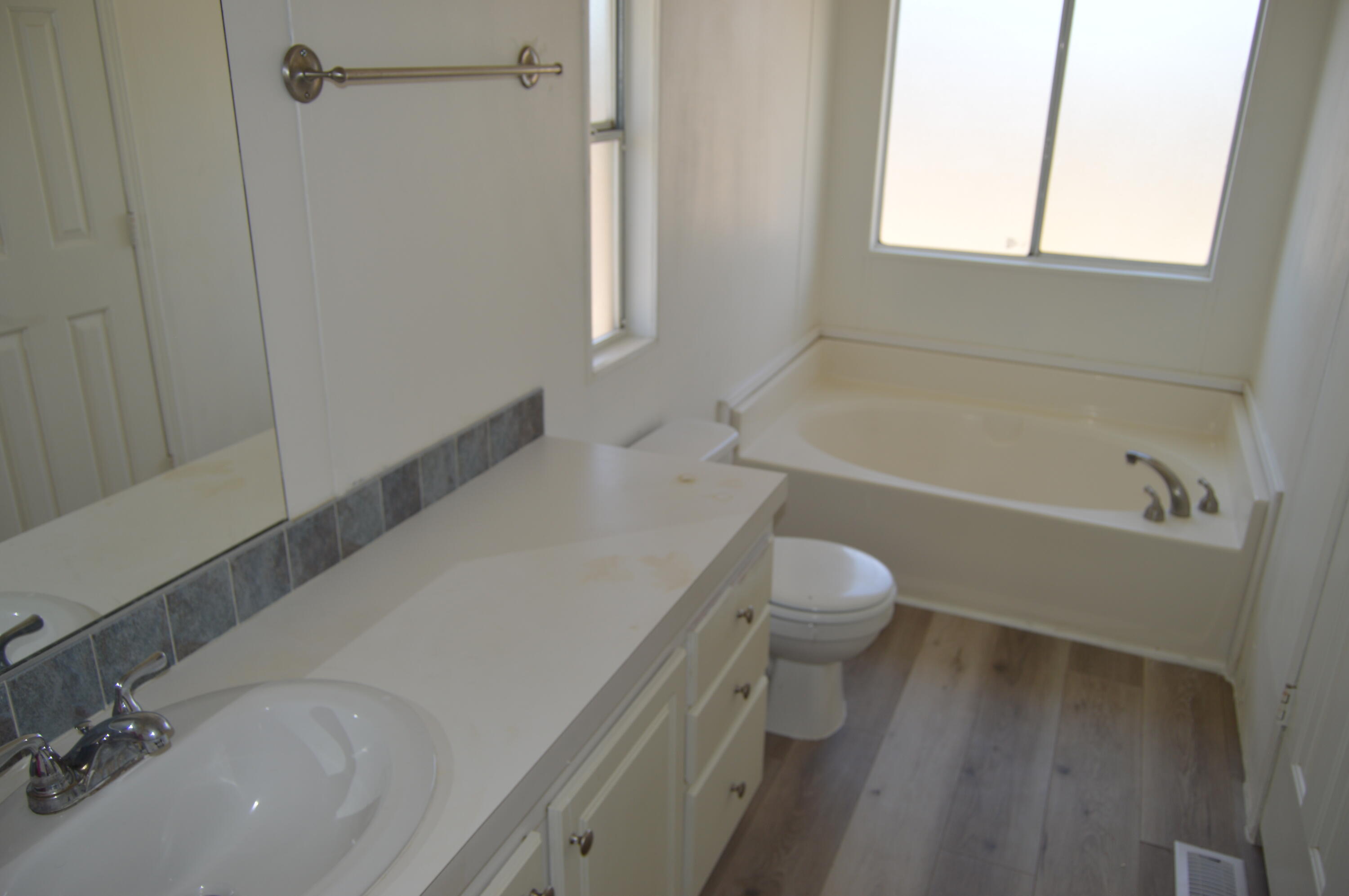 13139 Zane Way Whitewater, CA 92282 - Photo 8 of 12 a bathroom with a sink a toilet and bathtub