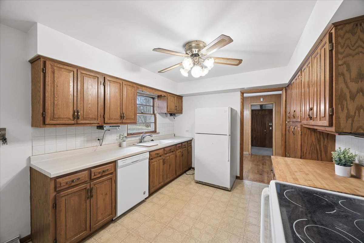 S645 Forest Street Winfield, IL 60190 - Photo 11 of 21
