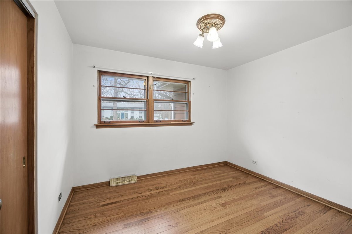 S645 Forest Street Winfield, IL 60190 - Photo 16 of 21