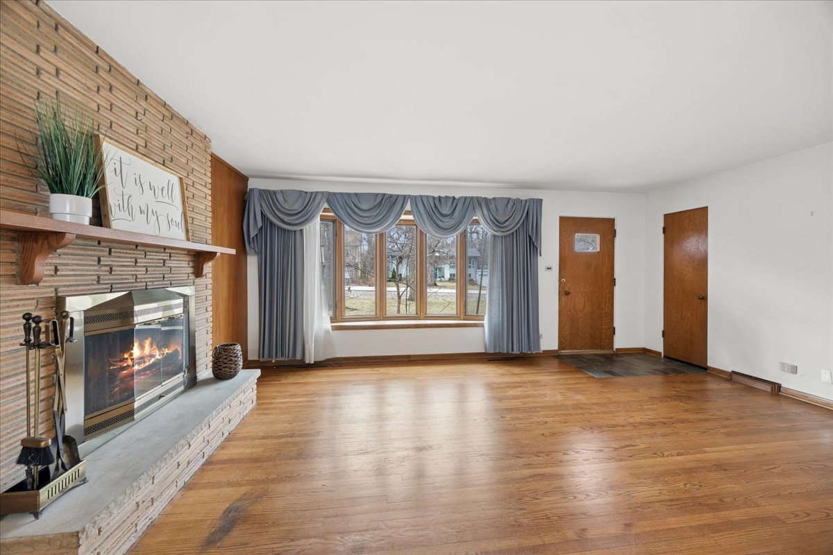 S645 Forest Street Winfield, IL 60190 - Photo 3 of 21
